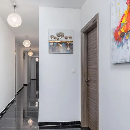 Beautiful In With Wifi פולה