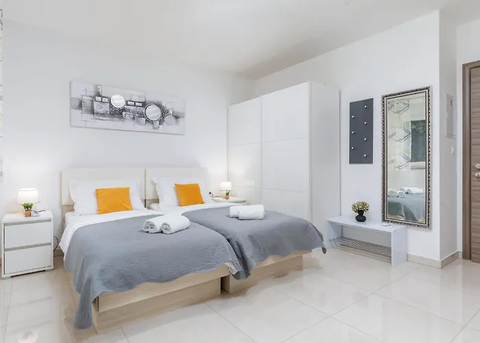 Апартаменти Beautiful In With Wifi *